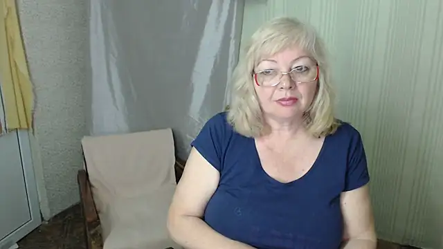 Snapshot of LavandaMay chatting on 05/27/26, 07:11 LavandaMay online show from 05/27/26, 07:11