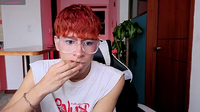 Snapshot of Ryan_y_tony chatting on 04/13/26, 02:11 Ryan y tony online show from 04/13/26, 02:11