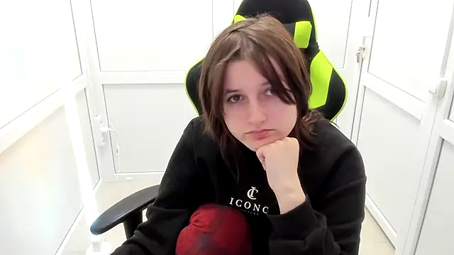 GoldenKiss online show from 04/17/26, 06:49