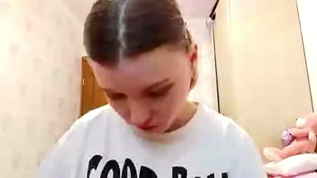 Snapshot of HomingClone chatting on 04/09/26, 02:33 HomingClone online show from 04/09/26, 02:33