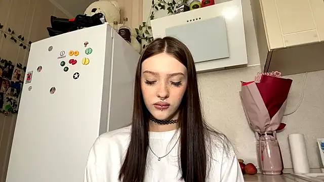 Snapshot of Miamooney chatting on 04/14/26, 06:08 Miamooney online show from 04/14/26, 06:08