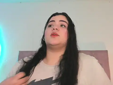 Snapshot of laurenlaine chatting on 04/11/26, 04:11 laurenlaine online show from 04/11/26, 04:11