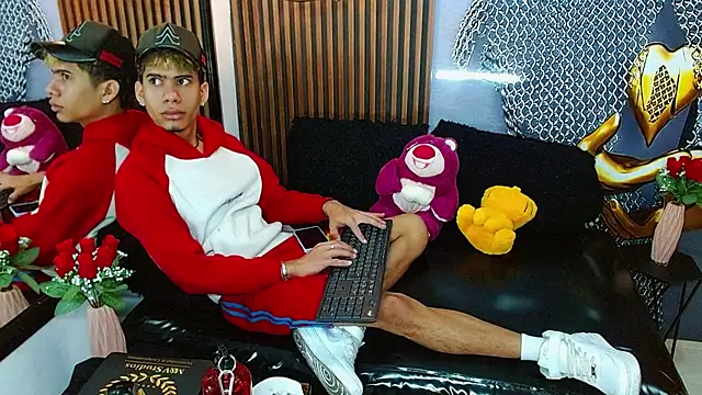 Snapshot of Skinny_cute_Alyer chatting on 06/24/26, 02:21 Skinny cute Alyer online show from 06/24/26, 02:21