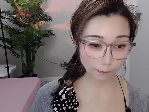 Snapshot of Yunxi- chatting on 04/27/26, 01:47 Yunxi- online show from 04/27/26, 01:47