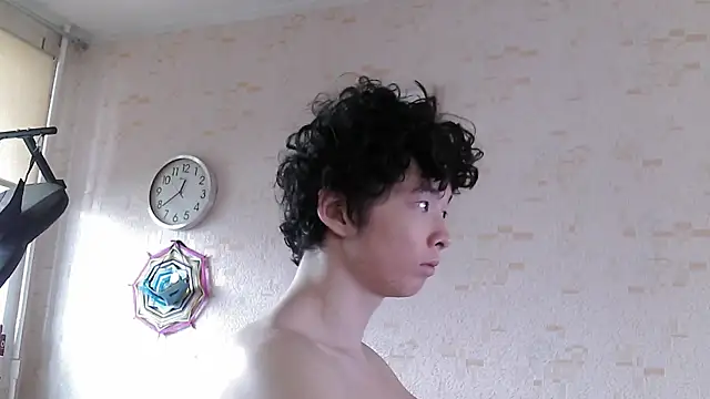 Snapshot of Miklaxyk chatting on 04/15/26, 09:27 Miklaxyk online show from 04/15/26, 09:27