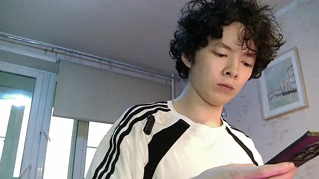 Snapshot of Miklaxyk chatting on 05/13/26, 01:36 Miklaxyk online show from 05/13/26, 01:36
