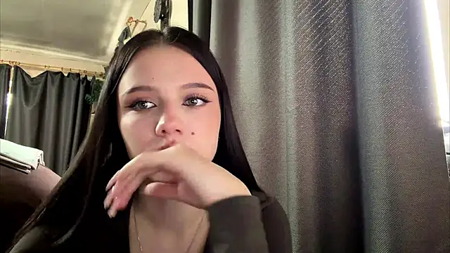 TessGolias online show from 04/16/26, 09:54