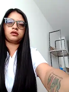 Snapshot of SOFI__10 chatting on 04/17/26, 12:52 SOFI 10 online show from 04/17/26, 12:52