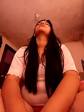 Snapshot of SOFI__10 chatting on 05/04/26, 04:19 SOFI 10 online show from 05/04/26, 04:19