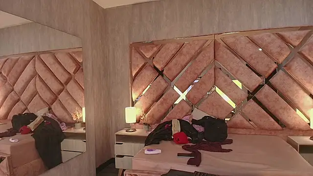 anntonellaamorettii online show from 04/18/26, 08:09