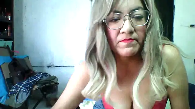 Snapshot of Mich76 chatting on 04/24/26, 05:26 Mich76 online show from 04/24/26, 05:26