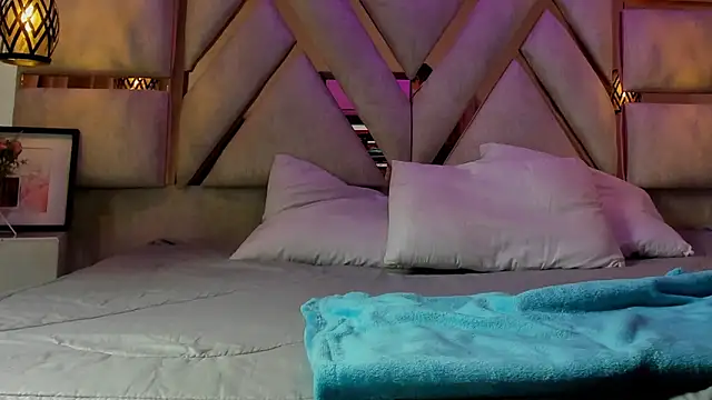 Snapshot of giigii_hadidd chatting on 05/04/26, 07:10 giigii hadidd online show from 05/04/26, 07:10