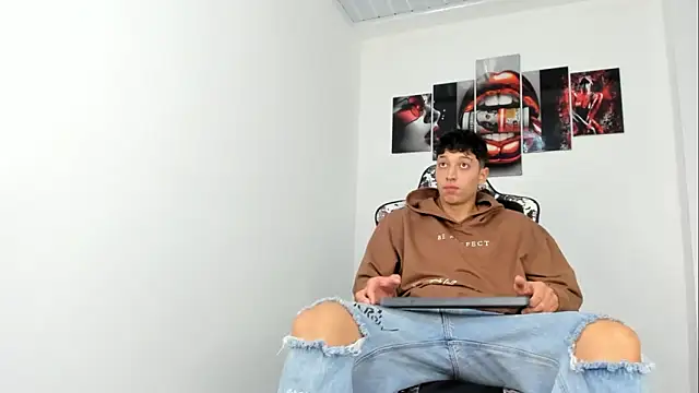 eithan boy  online show from 06/04/26, 11:38
