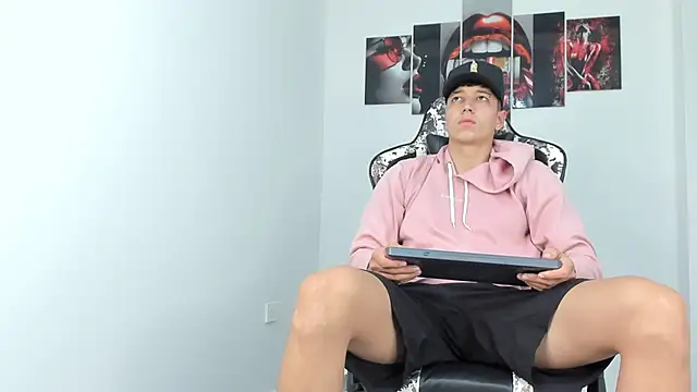 eithan boy  online show from 06/05/26, 11:38