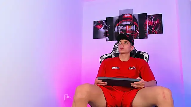 eithan boy  online show from 06/12/26, 11:42
