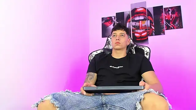 eithan boy  online show from 06/27/26, 11:48