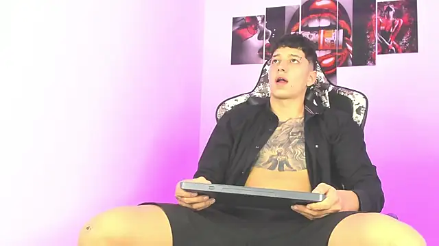 eithan boy  online show from 06/28/26, 12:00
