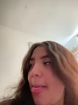 Snapshot of midarixxx chatting on 04/11/26, 03:16 midarixxx online show from 04/11/26, 03:16