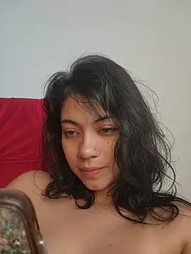 Snapshot of NefertitiXO chatting on 05/03/26, 10:27 NefertitiXO online show from 05/03/26, 10:27
