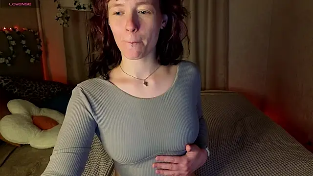 Ricki Bloom online show from 05/11/26, 02:45