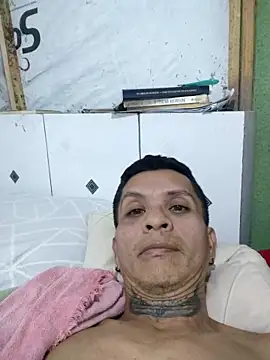 Snapshot of elchamogabotiktok chatting on 05/06/26, 01:14 elchamogabotiktok online show from 05/06/26, 01:14