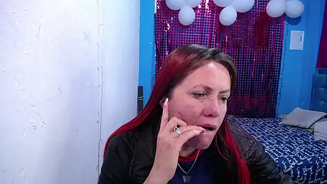 carolinhe26 online show from 04/27/26, 10:13