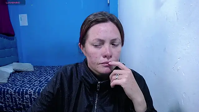 carolinhe26 online show from 05/13/26, 09:11
