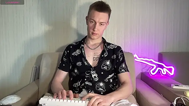 Travis Gracile online show from 06/11/26, 09:07