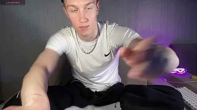Travis Gracile online show from 06/19/26, 09:02