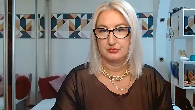 Snapshot of DianaFrances chatting on 07/17/26, 08:35 DianaFrances online show from 07/17/26, 08:35
