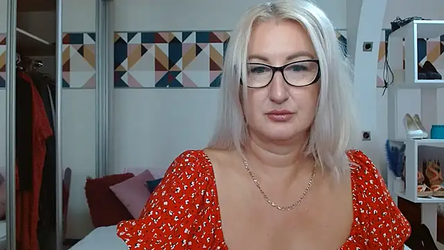 Snapshot of DianaFrances chatting on 07/18/26, 01:15 DianaFrances online show from 07/18/26, 01:15