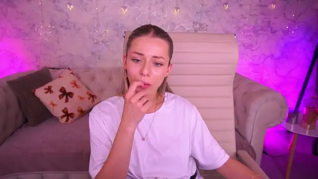 DoveLovee online show from 05/11/26, 02:45