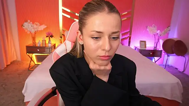 DoveLovee online show from 05/18/26, 12:55