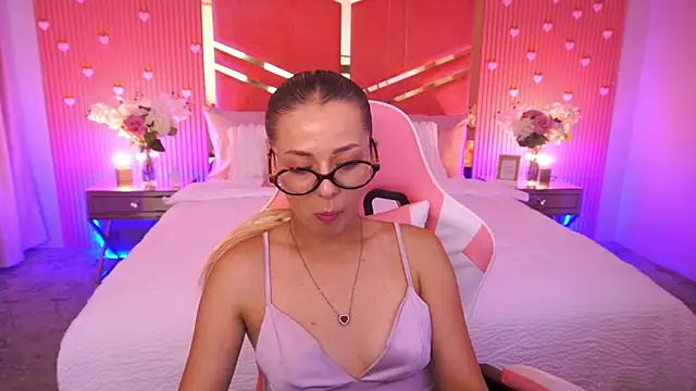 DoveLovee online show from 06/23/26, 12:03