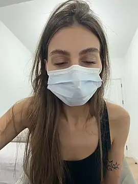  Mia L  online show from 04/13/26, 08:14