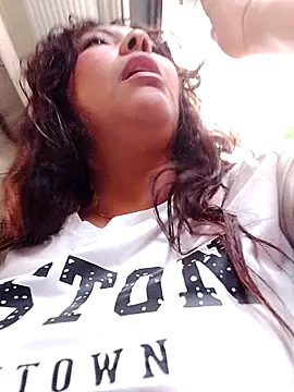 Izel  online show from 04/15/26, 05:53