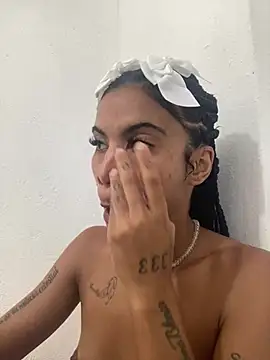 Snapshot of La_reynazendeya_ chatting on 06/17/26, 01:23 La reynazendeya online show from 06/17/26, 01:23