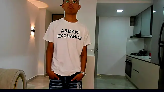 Snapshot of Luxury_pleasure_2 chatting on 05/20/26, 03:24 Luxury pleasure 2 online show from 05/20/26, 03:24