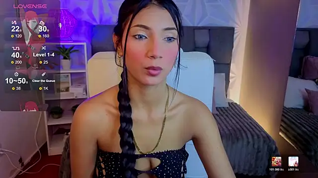 Perlaa moon  online show from 05/27/26, 03:31