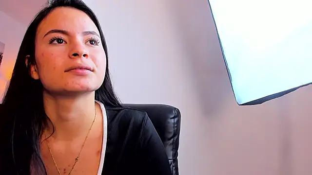 Snapshot of rosaleia_ chatting on 04/11/26, 01:21 rosaleia online show from 04/11/26, 01:21