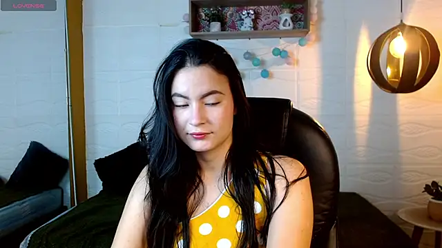 Snapshot of rosaleia_ chatting on 05/24/26, 05:12 rosaleia online show from 05/24/26, 05:12