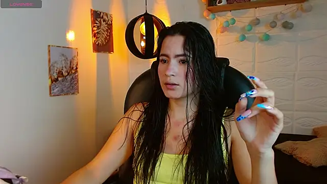 Snapshot of rosaleia_ chatting on 06/16/26, 04:37 rosaleia online show from 06/16/26, 04:37