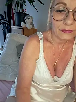 Snapshot of Blond_lady_czech chatting on 07/01/26, 05:45 Blond lady czech online show from 07/01/26, 05:45