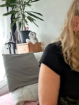 Snapshot of Blond_lady_czech chatting on 07/12/26, 01:35 Blond lady czech online show from 07/12/26, 01:35