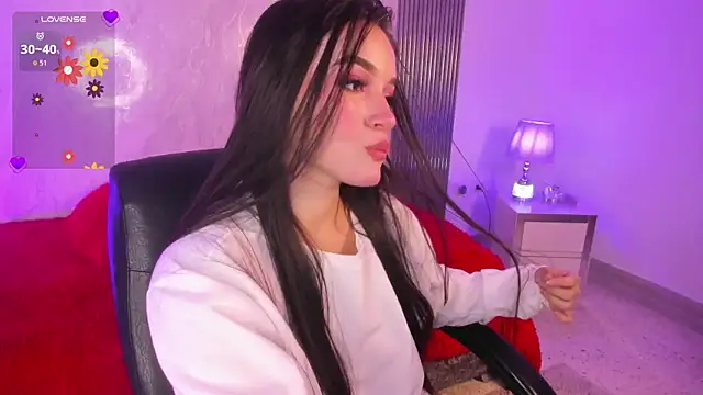 Snapshot of IsabellaDubois_ chatting on 04/16/26, 12:50 IsabellaDubois online show from 04/16/26, 12:50