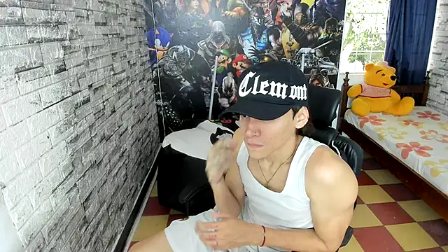 Snapshot of sebas_jusa chatting on 07/18/26, 01:04 sebas jusa online show from 07/18/26, 01:04