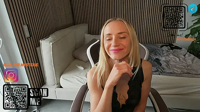Snapshot of Ella_Mysterie chatting on 05/03/26, 03:18 Ella Mysterie online show from 05/03/26, 03:18