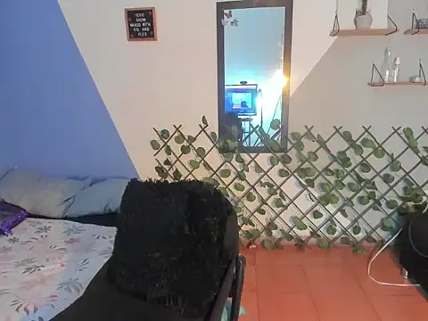 Snapshot of MilaValentine chatting on 04/13/26, 07:52 MilaValentine online show from 04/13/26, 07:52