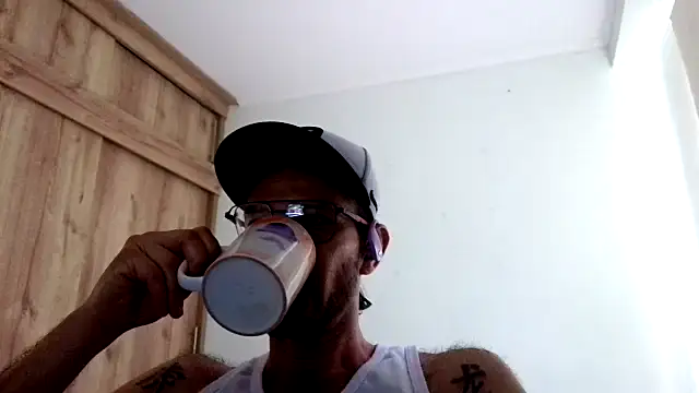 andrew 1520 online show from 11/07/25, 09:48