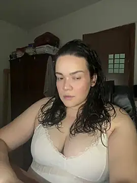 Snapshot of dayanestephany1 chatting on 04/30/26, 11:42 dayanestephany1 online show from 04/30/26, 11:42